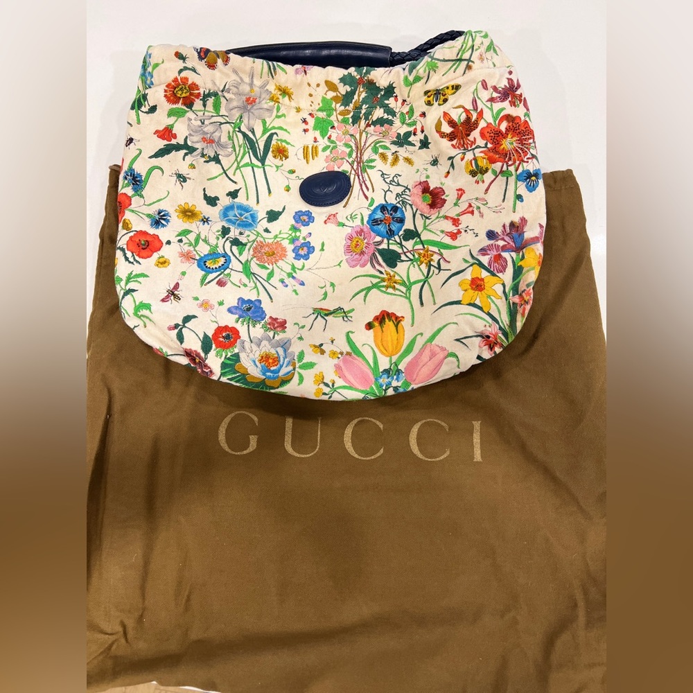 Gucci Floral Canvas Shoulder Bag in Cream with Multicolor Flower Print - Picture 4 of 9